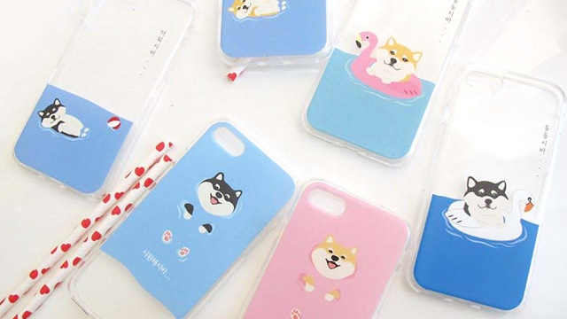 卡在泳圈上的樣子太治癒！夏天來換上「柴柴玩水手機殼」才夠消暑 手機殼、夏日、柴犬、清涼、可愛、游泳圈、熱帶雨林、萌、可愛、10×10