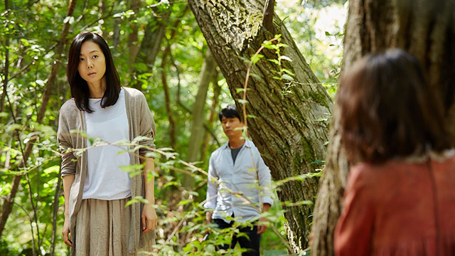 「她」最擅長模仿各種人聲...宛如韓版紅衣小女孩的《仿聲靈》恐怖獻映 韓影、仿聲靈、紅衣小女孩、萇山虎、迷路