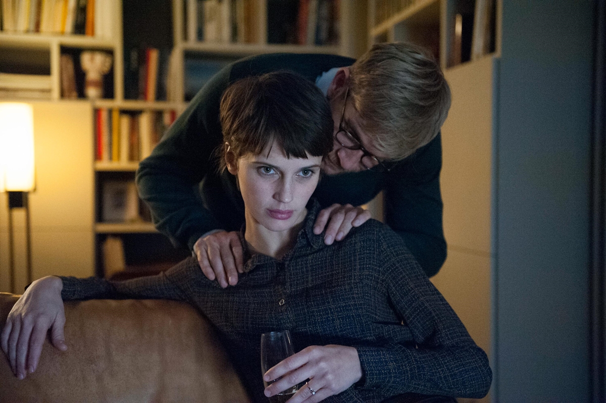 愛慾交織的誘惑！《雙面愛人》首映第一場戲下猛藥讓坎城影評人倒抽一口氣 雙面愛人、情慾電影、驚悚