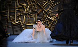 在時代尖端滑一跤！名模伸展台意外事件簿 模特兒、伸展台、伸展台意外、糗