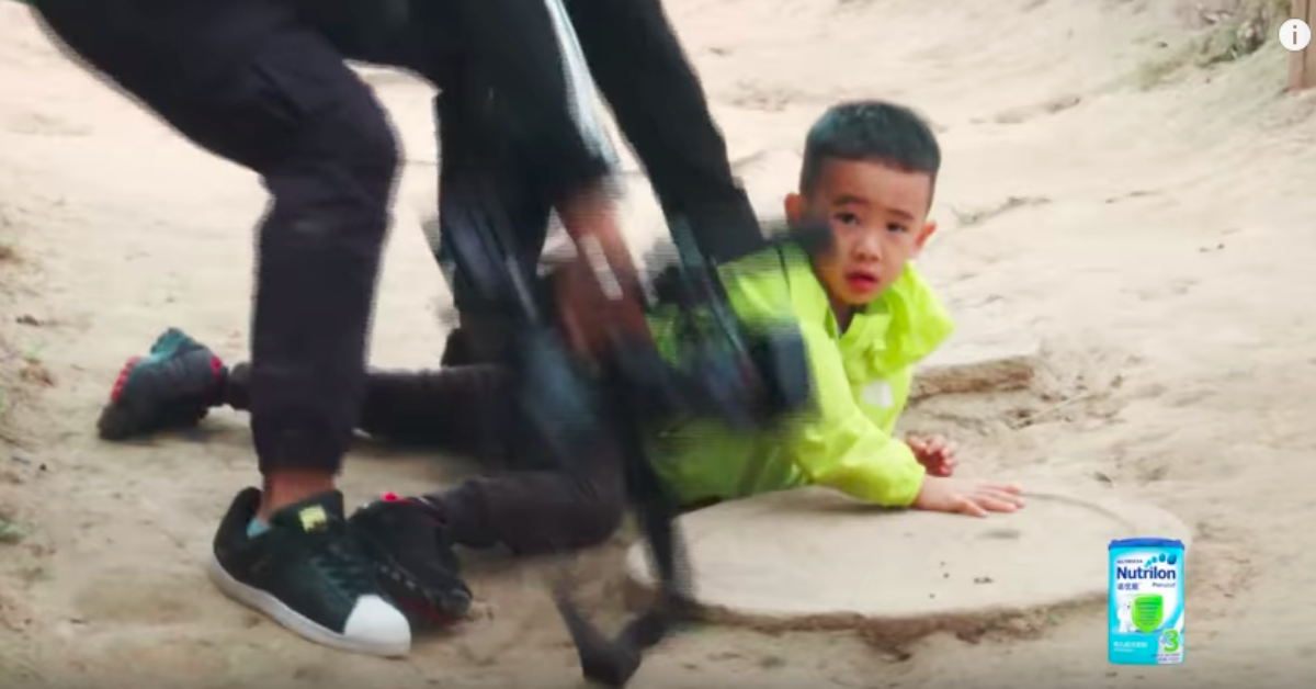 「小小春」Jasper跌倒攝影師神救援！應采兒高喊：「加工資」 應采兒、爸爸去哪兒5、小小春、陳小春、攝影師、jasper