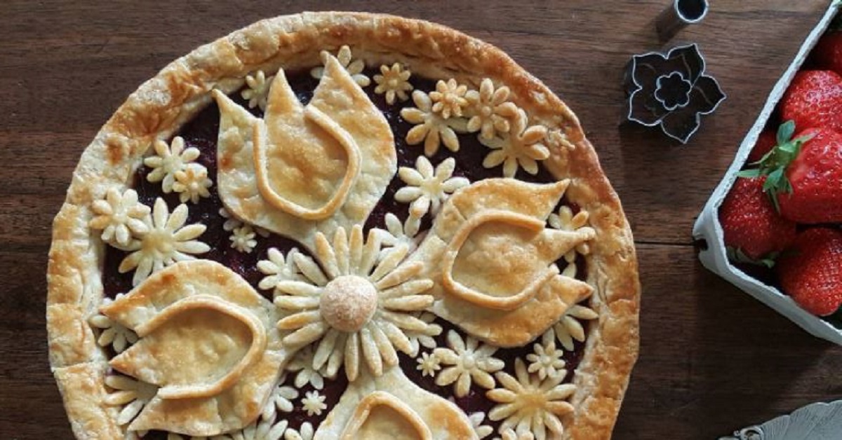 美得像個花園的甜派你捨得吃嗎？金黃香酥的花草塔皮讓人心花朵朵開！ 甜派、塔派、甜點、karinpfeiffboschek、karin、設計、藝術