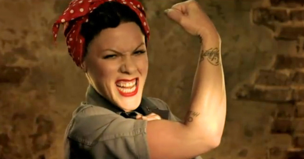 從第一支MV就騎重機狠甩渣男！想要女力爆發請向P!nk看齊 P!nk、美麗傷痕、女力爆發、獨立、自信、搖滾、紅粉佳人、Pink、那我們呢、What about us