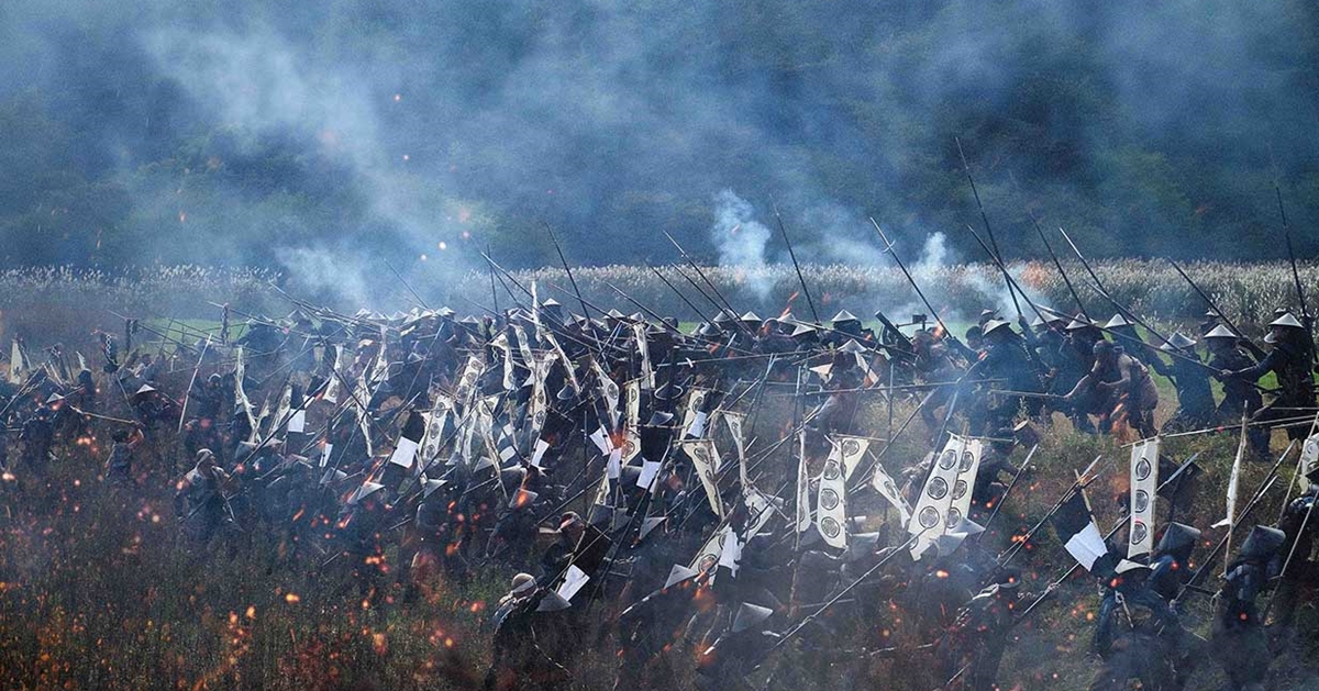 時速40公里沒在怕！岡田准一《關原之戰》搏命挑戰單手騎馬 岡田准一、役所廣司、有村架純、關原之戰、電影、日本、豐臣秀吉