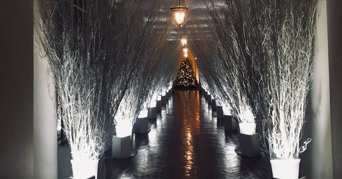 到底是時尚還是陰森？白宮的聖誕節佈置被網友惡搞成鬼屋啦～ 白宮、川普、聖誕節、佈置、陰森、鬼屋、鬼店、歡樂、交換禮物、梅蘭妮亞、恐怖、可怕