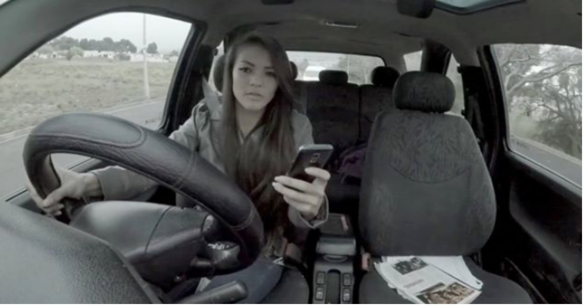 幸好只是丟臉！ 警示、交通安全、手機、低頭族、