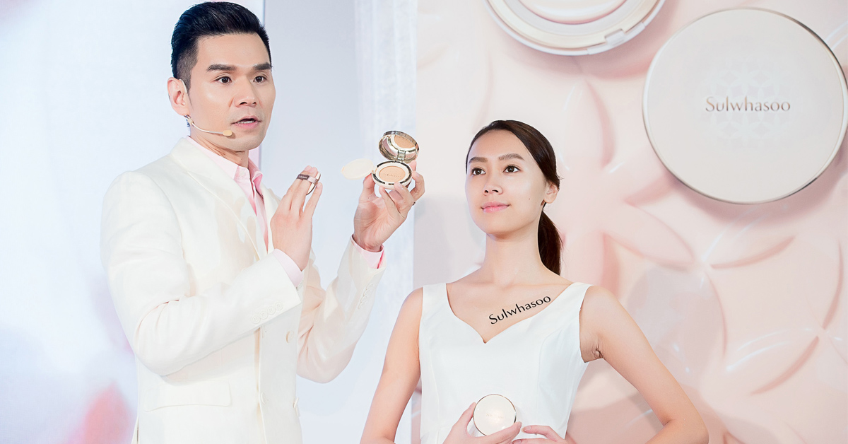 瞬間找回澎潤童顏上妝關鍵！彩妝大師KEVIN：「蜜粉要由外往內刷！」 雪花秀、kevin老師、底妝技巧、澎潤肌、光澤肌、抗老