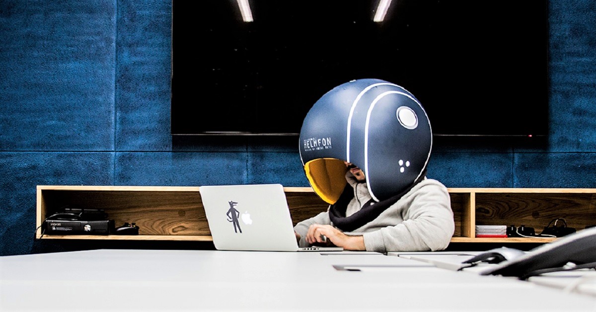 年末趕工誰都別想來吵我！「超浮誇安全帽」幫你霸氣阻擋閒雜人等 安全帽、頭盔、烏克蘭、設計、隔絕噪音、辦公室、專注力、智能