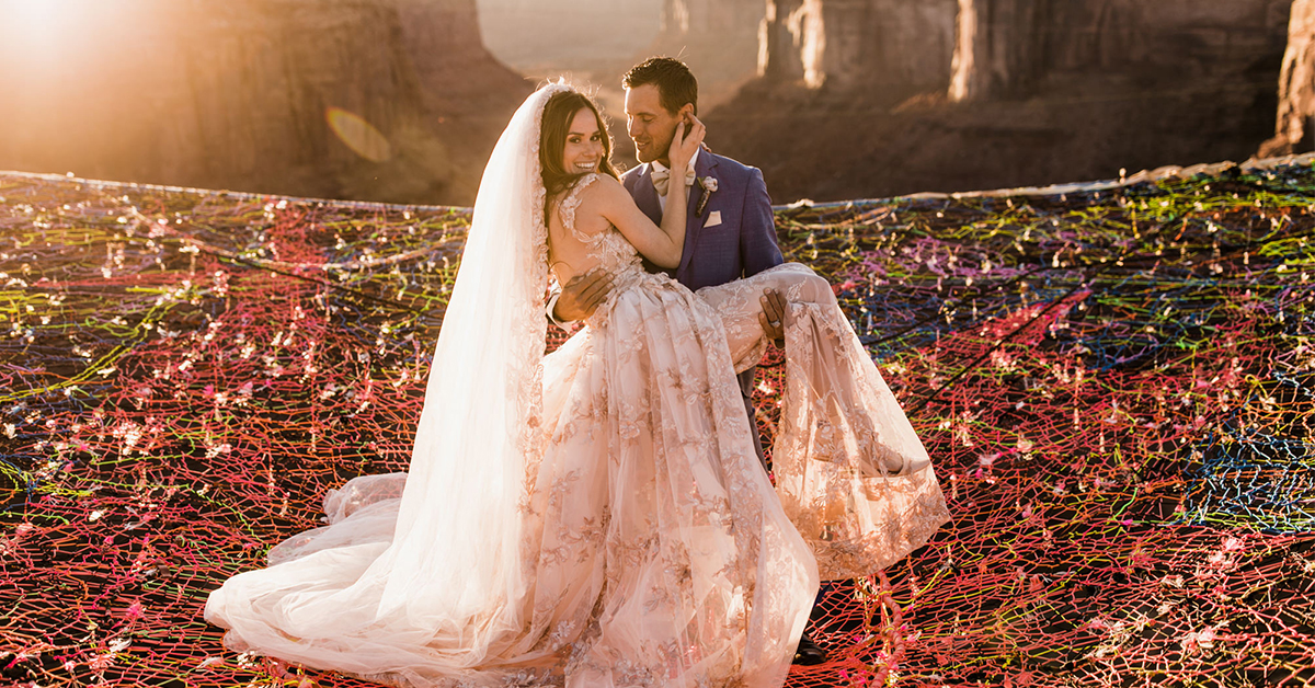 100公尺高的婚禮你敢參加嗎？超膽大新婚夫妻懸崖邊成婚 婚紗、婚禮、冒險、大膽、摩押