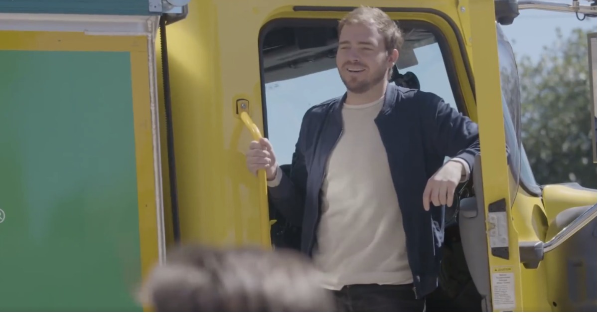 卡車出沒注意！不要猶豫，離越遠越好  交通安全、警示、卡車、死角、