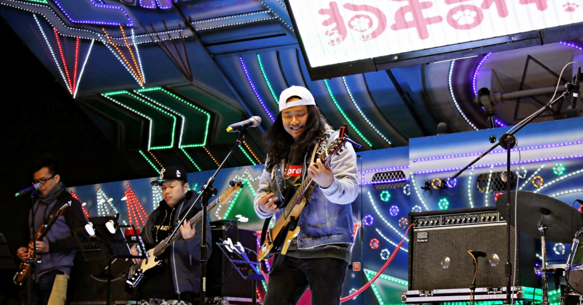 傳統廟宇舞台辦桌開唱！賴銘偉網路演唱會被拱結婚 傳統廟宇、舞台、辦桌開唱、賴銘偉、網路演唱會