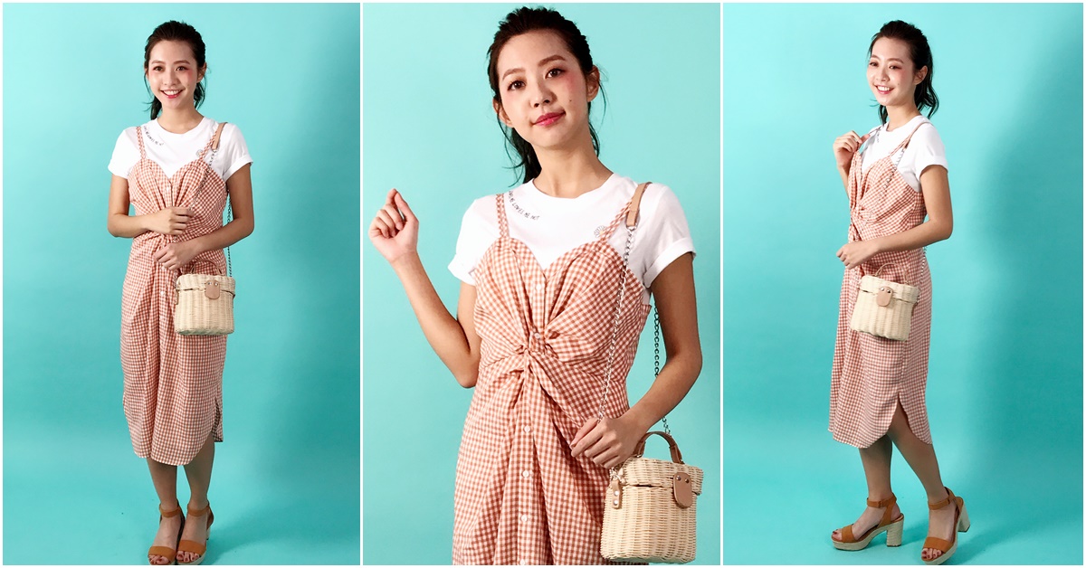 超方便「背心裙+白T」穿搭有訣竅！用反摺袖口、腰間抓皺不怕飄孕味！ 妞的穿搭日常、日系、白T、穿搭、時尚、韓系、背心裙