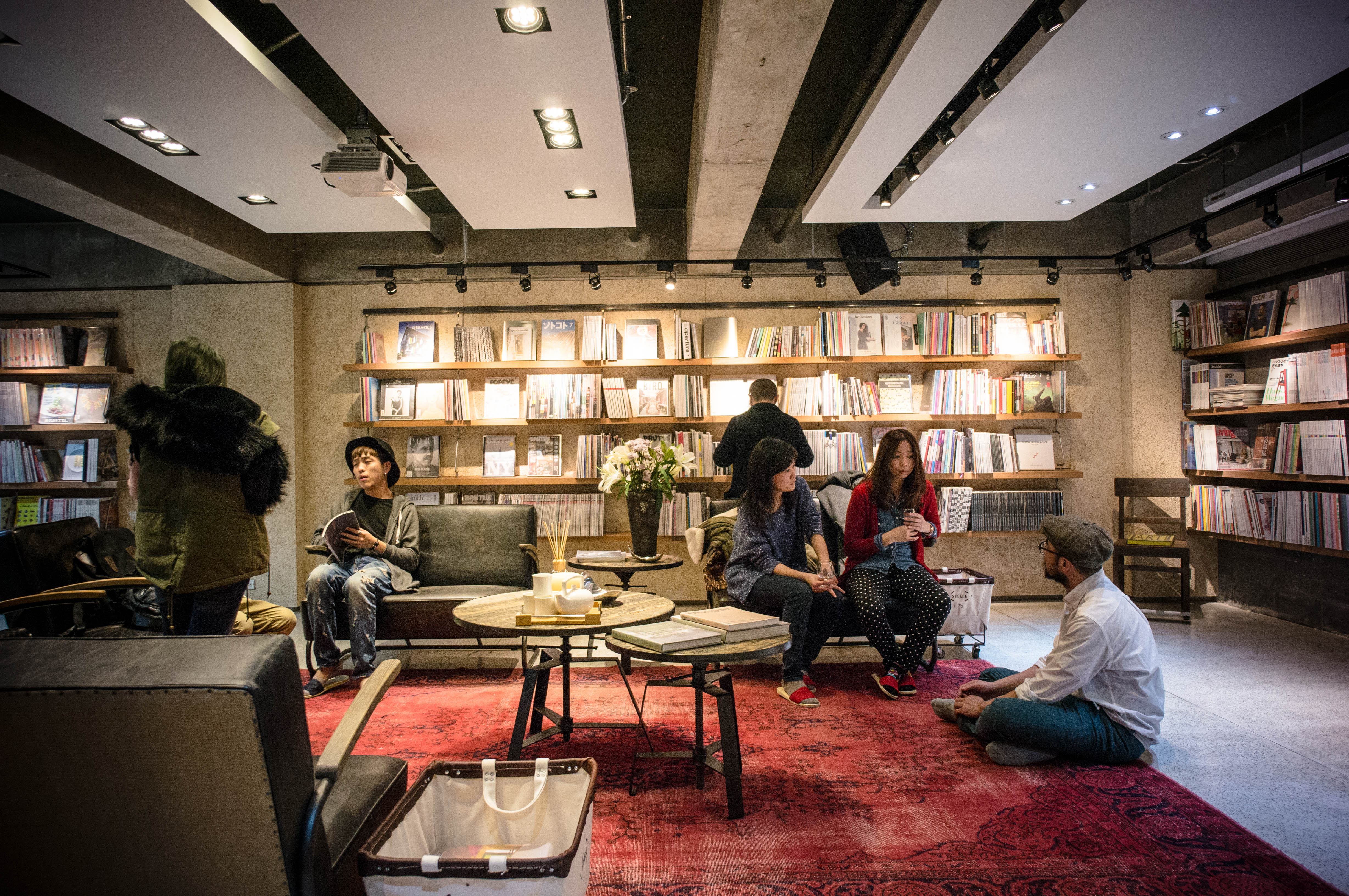 來一趟全球首座雜誌圖書館「boven雜誌圖書館」 台北100選、風格小店、東區商圈、boven雜誌圖書館