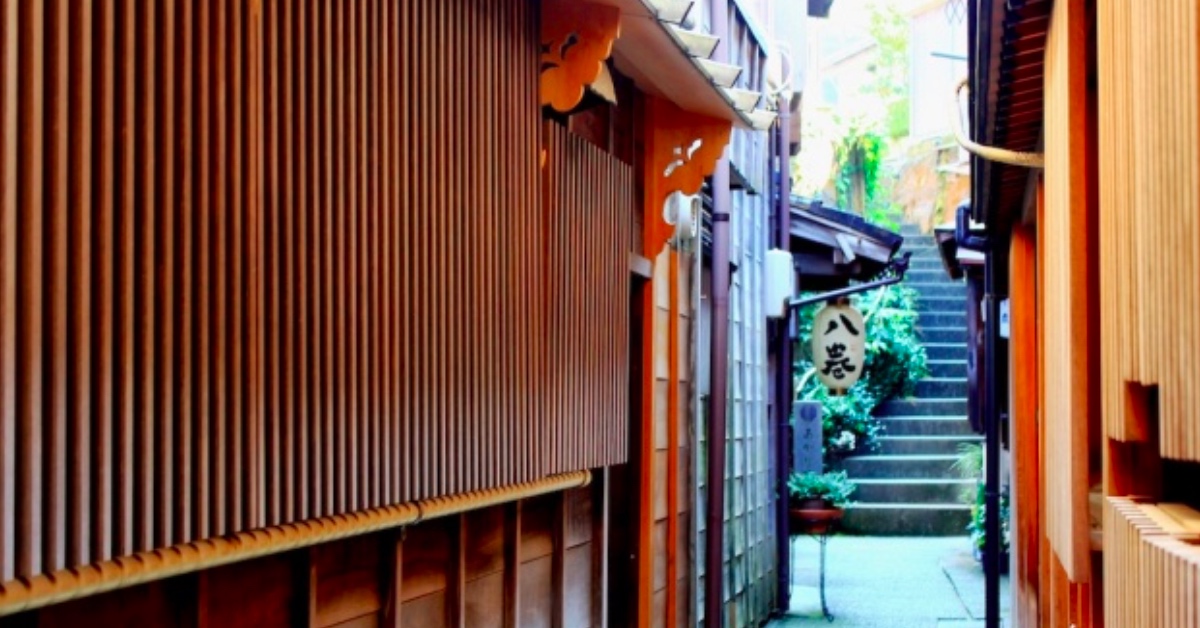 唯二可與祇園齊名的兩大茶屋街！《北陸私藏裏風景》帶你慢遊福井、石川、富山 | 妞書僮 茶屋街、金澤、藝妓、主計町茶屋街、北陸私藏裏風景、山中溫泉、鶴仙溪、綾取橋、旅遊、北陸、北陸旅遊、日本旅遊、讀讀書