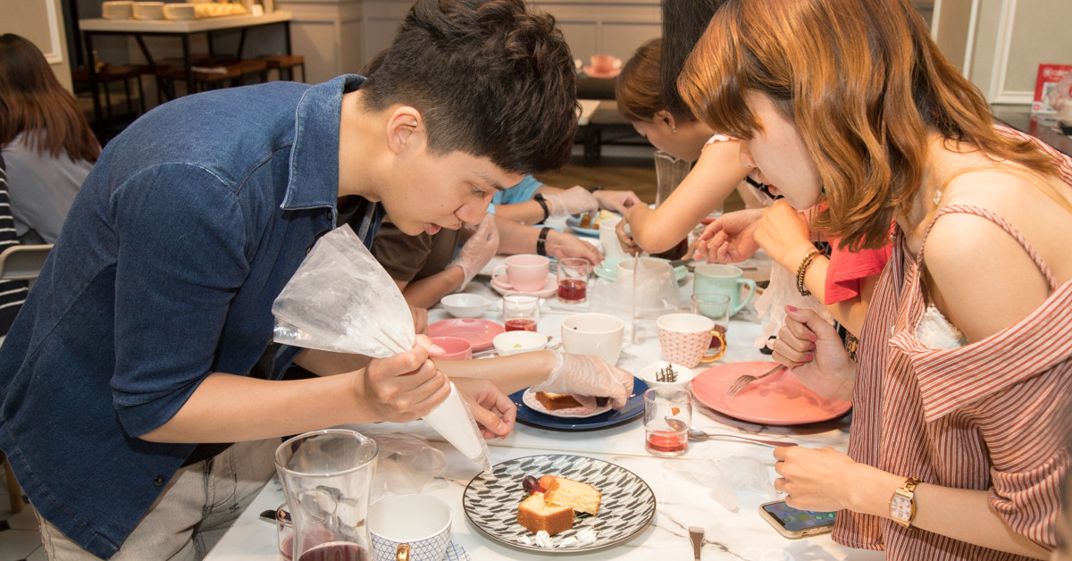 圓盤牽起妳我的緣分線！初LOVE聯誼以美食擺盤排列出兩人愛的形狀～ 餐盤、聯誼、美食、HOLA、小田食光、甜點、擺盤、初LOVE