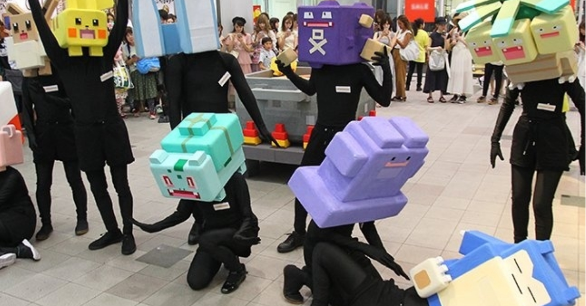 《寶可夢探險尋寶》請柯南黑衣人幫忙宣傳？日本官宣活動照片釋出令人爆笑！ 寶可夢探險尋寶、柯南黑衣人、方塊寶可夢、日本、官宣、搞笑、活動