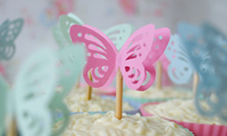 家裡變身溫馨可愛早餐店 桌面佈置DIY 早午餐、佈置、桌面、桌面佈置、餐巾、插花、