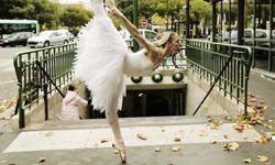 芭蕾舞者大鬧街頭！Lisa Tomasetti的城市芭蕾攝影    芭蕾、Lisa Tomasetti、攝影、跳躍、好點子、藝術