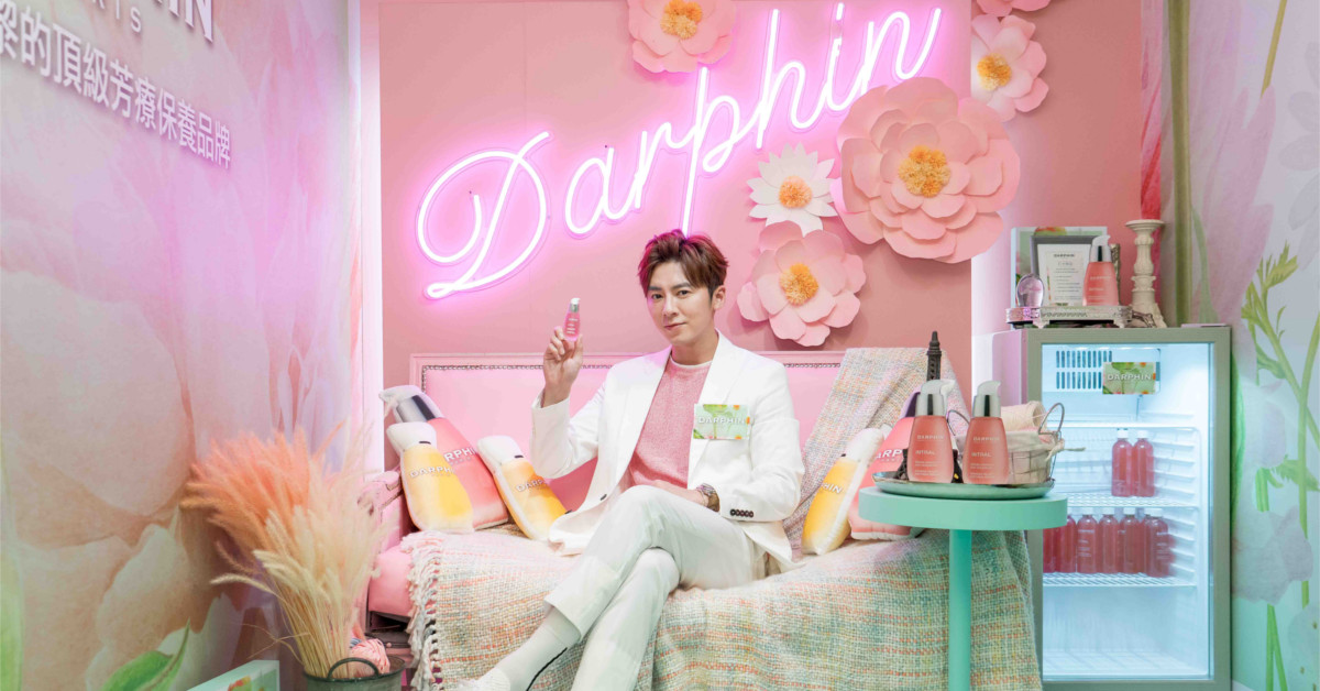 李國毅化身DARPHIN粉紅夢幻療癒男神！溫柔示範美肌瑜珈展現法式浪漫放電撩妹 