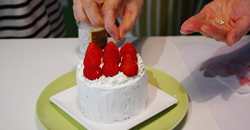 美食輕鬆做：奶油擠花妝扮你的夢幻草莓蛋糕       草莓、蛋糕、Rich Cake