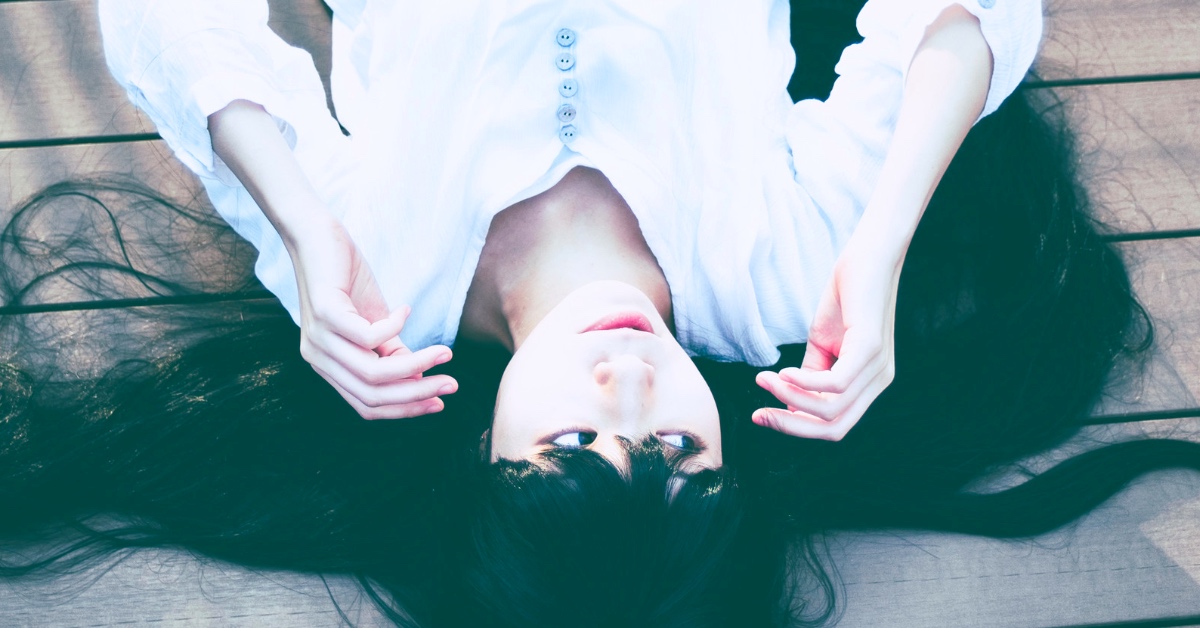 地板下的女人──《對不起嚇到你》書摘轉載 | 妞書僮 妞怪談、鬼故事、鬼月、試膽大會、百物語