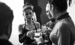 Dancing Queen的一天  哈薩克舞女私生活紀實    舞女、夜總會、夜店、紀實、攝影