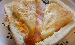 美食輕鬆做：五分鐘極速早餐  半熟蛋培根吐司美味上桌  美食輕鬆做、美味、極速、五分鐘、好點子、吐司