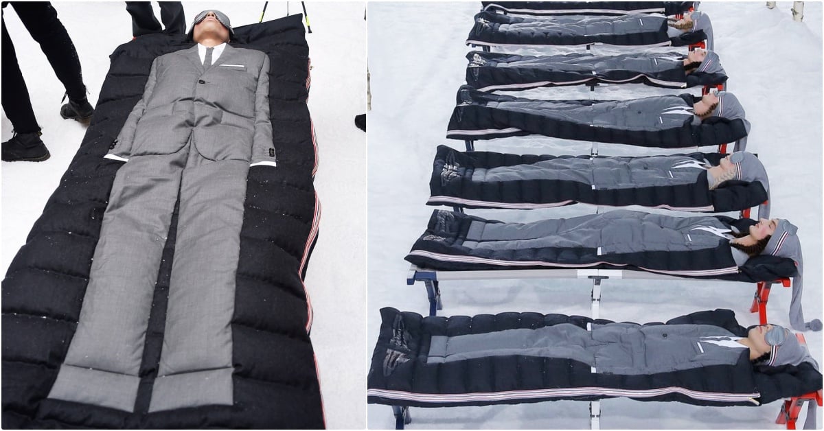 睡覺也脫不掉的西裝？在積雪露營地登場的「15萬元西裝人睡袋」！拜託讓人下班好嗎（笑） 西裝睡袋、西裝潛水衣、Thom Browne、Thom Browne時裝秀、露營睡袋、時尚睡袋