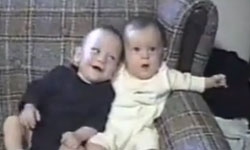 有什麼好笑的？寶寶打嗝夥伴頻笑場    寶寶、萌、打嗝