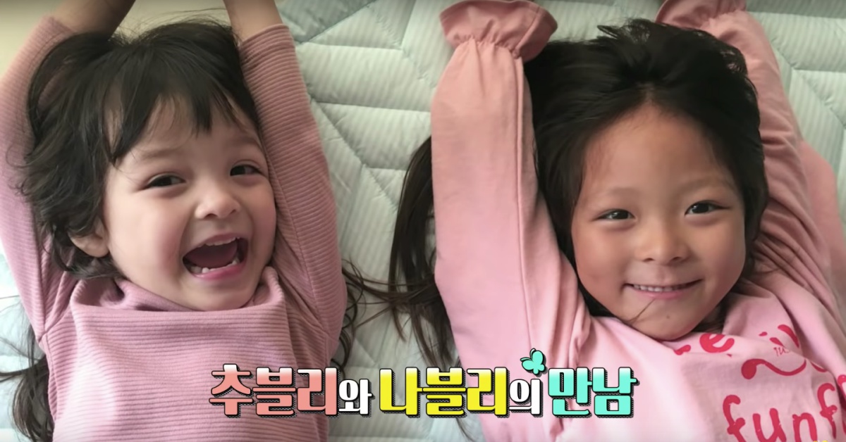 新舊「國民小可愛」同框啦！《超人回來了》娜恩撒嬌緊牽「秋小愛歐膩」的手♡ 超人回來了、國民小可愛、秋小愛、娜恩、威廉