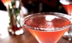 這一杯妳乾得下去？ 大受女生歡迎的調酒熱量知多少 Cosmopolitan、Margarita、奶酒、調酒、雞尾酒