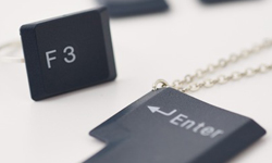 連飾品都要耍宅呀！ 3C系夢幻飾品 宅時尚、鍵盤、電路板、日本飾品、3C