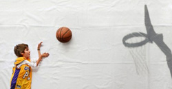 肌肉萎縮也能打籃球　小男孩的夢想攝影幫他實現       Luka、Matej Peljhan、肌肉萎縮症、藝術