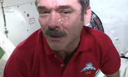 太空人哭哭的話會怎樣？無重力狀態生活實驗 流淚、哭泣、哭哭、哭、實驗