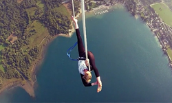 滑翔傘飛行的高度 極限空中馬戲團 飛行傘、滑翔傘、飛傘、高崖跳傘、跳傘、運動、影片、滑翔、空中、馬戲團、MAGIC、paragliding、ShamsProd、Gill Schneider、Roxane Giliand