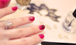 妖豔的指尖風采  DIY蕾絲x亮片指彩 美甲、指彩、DIY、流行、教學、蕾絲、亮片