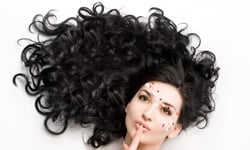 打造性感風情  照顧捲髮基本招數大公開 美髮、捲髮、髮型、性感、保濕