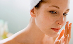 不化妝也美麗  素顏肌養成重點 保養、化妝、素顏、去角質、眼霜、按摩