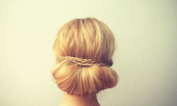 美麗變髮：新娘系百搭低盤髮 美髮、DIY、流行、教學、新娘、百搭、低盤髮