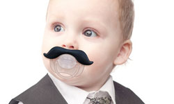 奶嘴也要翹鬍子！超俏皮奶嘴讓寶寶變紳士    奶嘴、鬍子、新鮮貨、紳士、Mustachifier