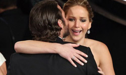 都給你們說就好了啊！那些根本沒有在一起過的偽明星情侶檔 Chace Crawford、Taylor Swift、Jennifer Lawrence、Bradley Cooper、Robert Pattinson、