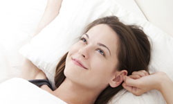 醒來不會變瘋婆子！睡前抱佛腳的美容大法 睡覺、睡醒、保養、面膜、乳液