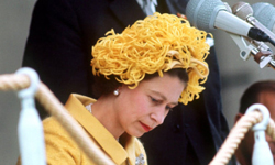 不嚇到你不罷休！變身瘋狂帽客的女明星 帽子、帽客、瘋狂帽客、女藝人、女明星