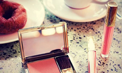 豔陽下的完美妝容！封面女郎就是妳 夏日、妝容、跳色、眼影、唇膏、預約變妝實現名模夢