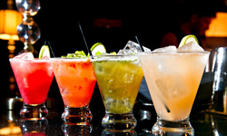 別當醉後大女人  防堵宿醉下不了床的喝酒方法 宿醉、喝酒、夜店、灌酒、調酒