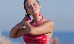 每到夏天就要去海邊  比基尼款式挑選手冊 泳裝、比基尼、夏天、海灘、啤酒、人魚線