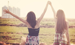 愛七投嘛愛注意  愛玩客的出外跑跳五大護身符    化妝包、棉條、藥盒、急救包、行動充電