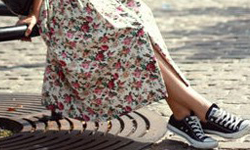 有了它就什麼都不怕！夏日帆布鞋穿搭 夏天、帆布鞋、穿搭、黑白