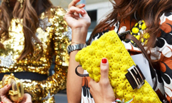 輸人不輸陣！全場就看你一人的夏日穿搭好招 穿搭、包、全黑、麂皮靴、牛仔