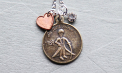 跟著小王子一起去旅行吧！小王子創意飾品特蒐 飾品、穿搭、小王子、聖埃克蘇佩里、創意、經典